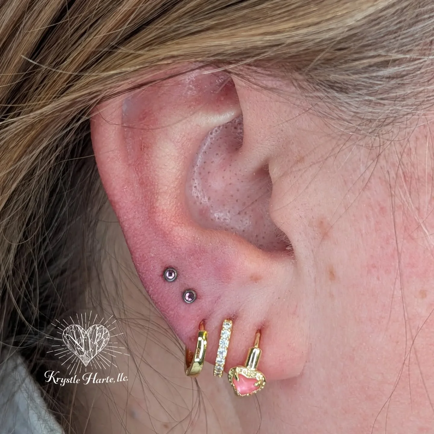 Added 2 more here to my friend @jbrown106 to complete her 5 lobe ear, on both sides! 

Thanks for the trust lady!! 

#piercings #earlobes #earpiercings