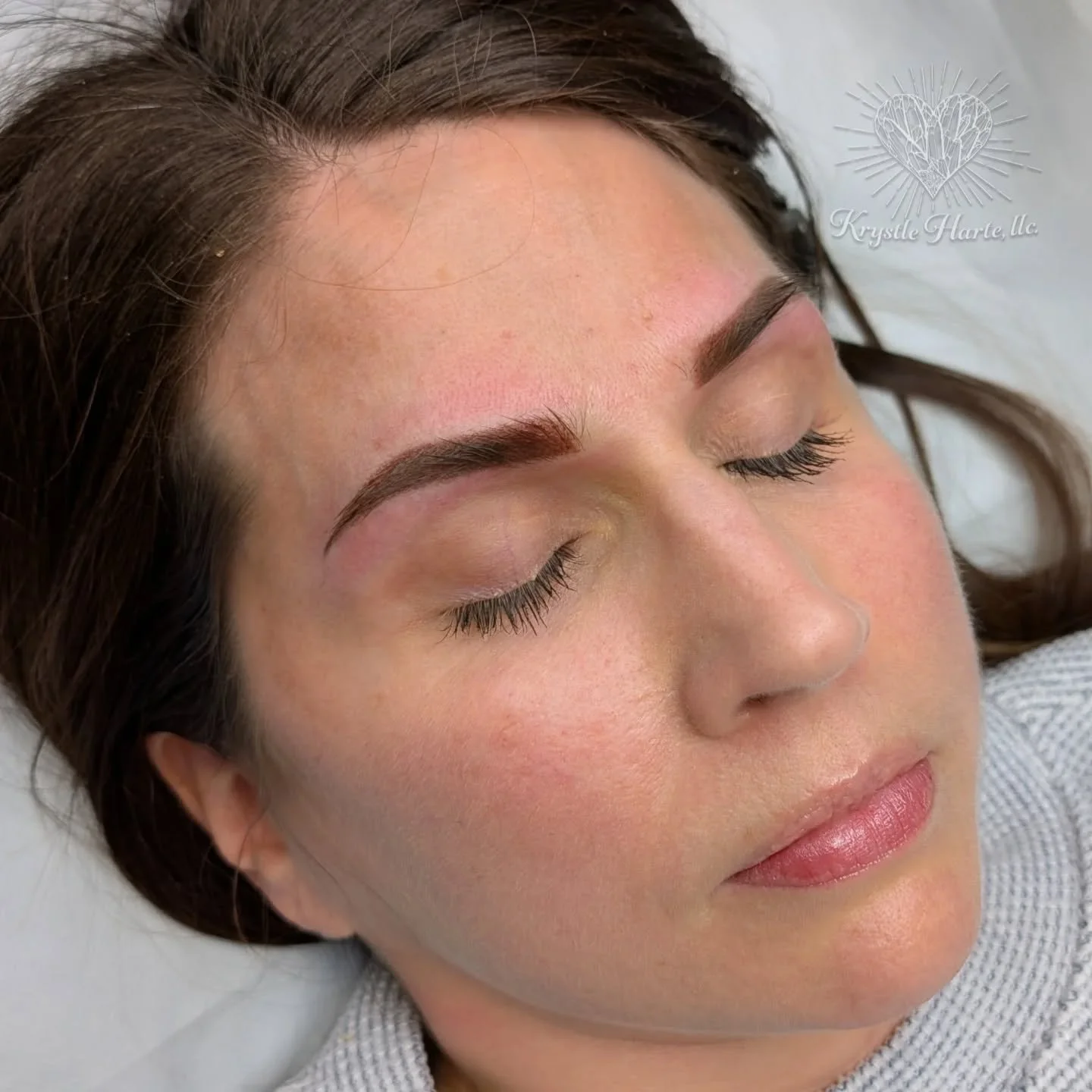 There is a quiet art to the Powder Brow 🎨 

For this client, we focused on creating a soft, misty finish that mimics the look of perfectly applied brow makeup. It&rsquo;s about adding depth and definition while maintaining a sophisticated, velvet-li