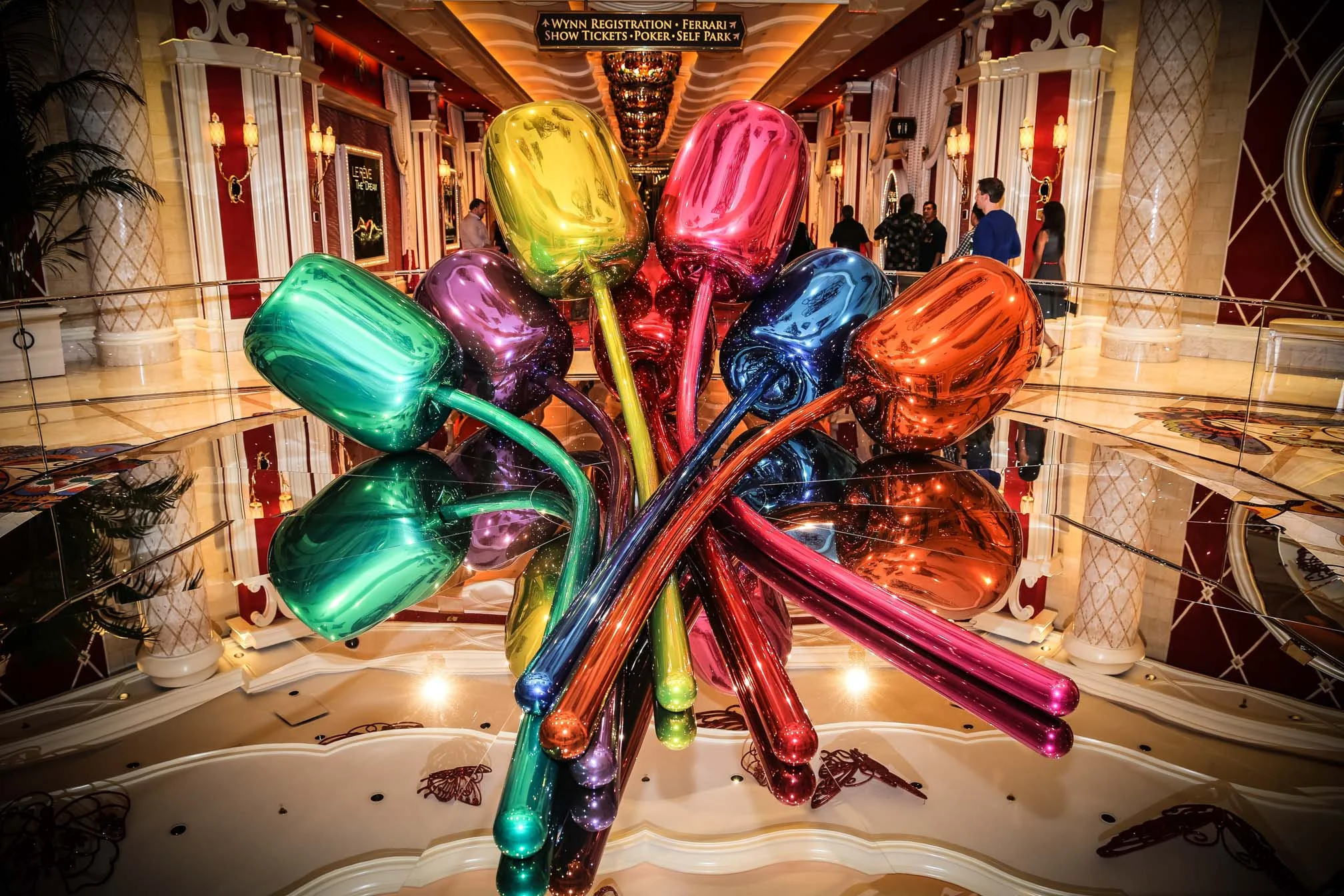 divers-jeff-koons-wynn.jpg