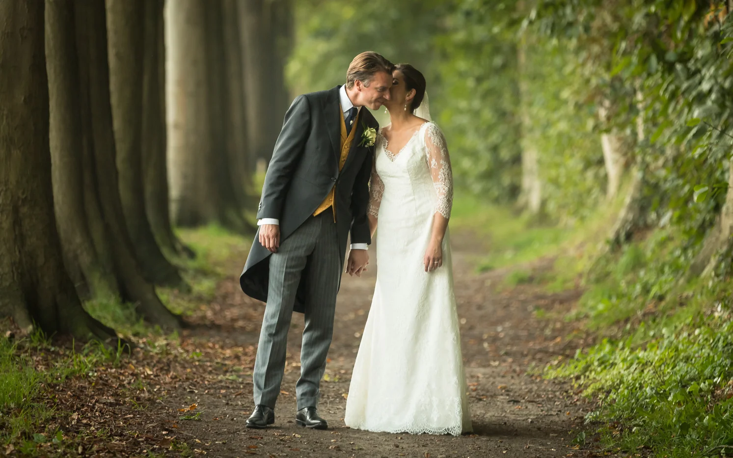 Mariage Couple kiss