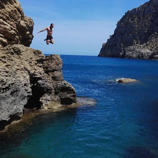 Jumping into the weekend ☀️ happy Friday! #windsweptbythesea #windswept #friday #weekend #sagharborny #sagharborvillage #hamptons #hamptonssalon #sagharborlife