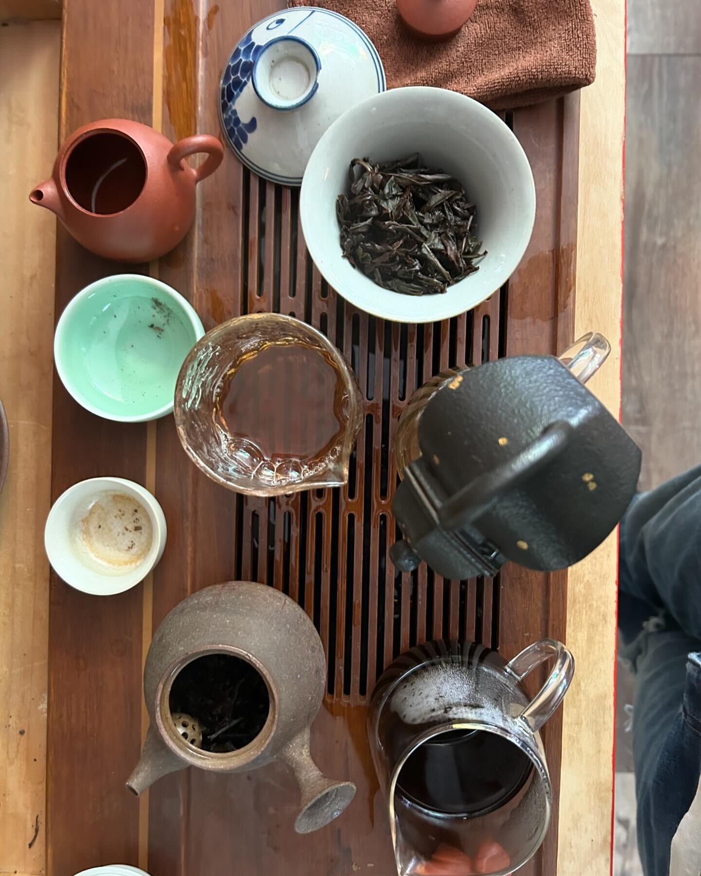Have trouble making choices?? 
.
DONT! BUY ALL THE TEAS!!!
.
Especially these roasty (for you coffee lovers) oolongs and reds that are also BUY 2 GET 2 free!
.
@madysnoise and I were going over the varieties of teas yesterday- from raw puer, to oolon