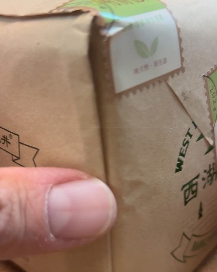 An unboxing video???
.
Unpacking some fresh first of the season, super special, 2024 green teas!
.
Plus a really special aged white tea!
.
All these teas we have gottent o commemorate this special time of year, the youth and budding of all things spr