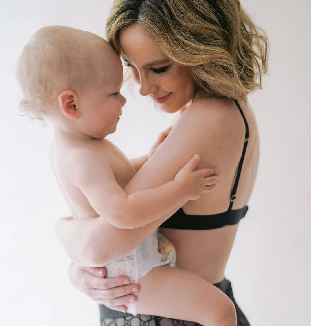 messy modern waves with soft makeup 
baby mama pregnancy photoshoot ✨

had the pleasure of working with this beauty Lauren and exploring Richmond for a day of shopping, spa time and creative energy 

always grateful for the good vibes that are shared