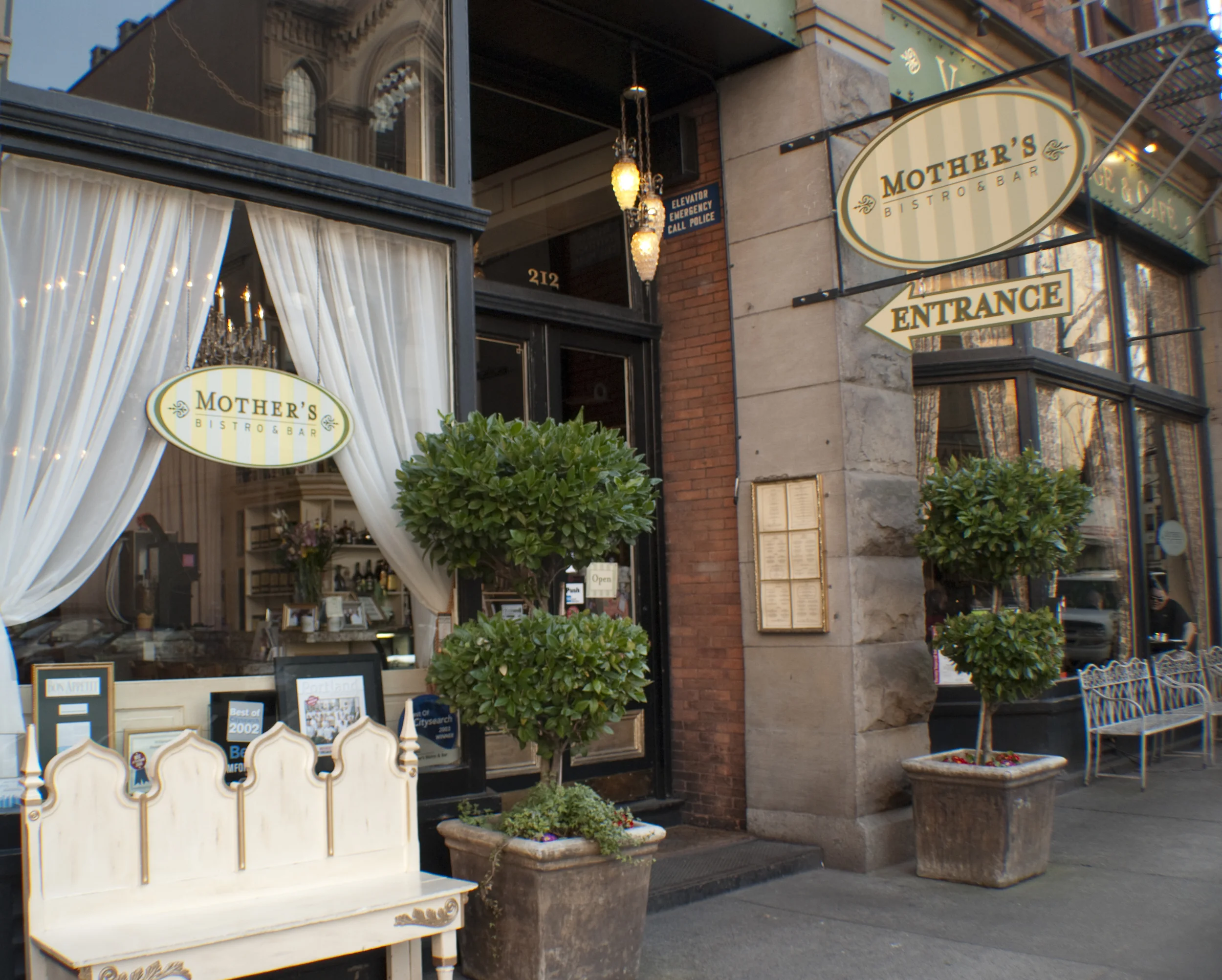 9/Mother's Bistro & Bar