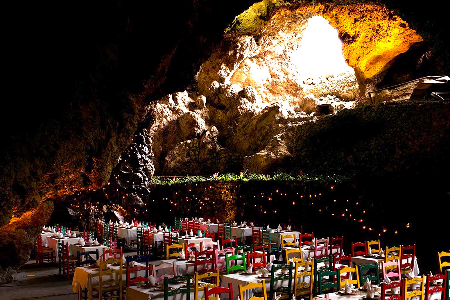 8/Lunch in a grotto