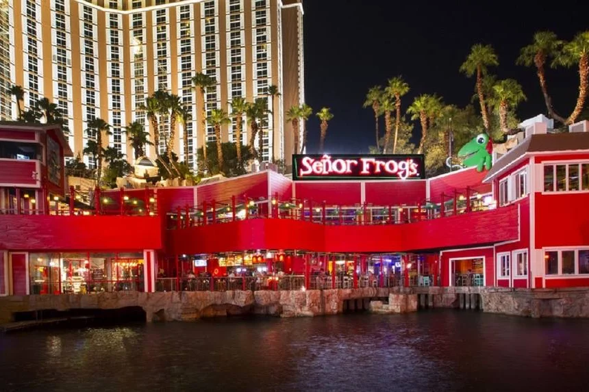 8/Señor Frog's
