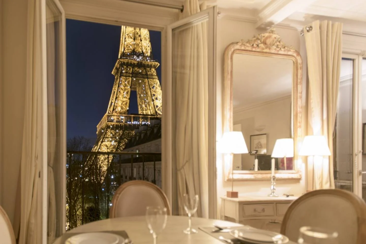 6/Paris apartment with a view