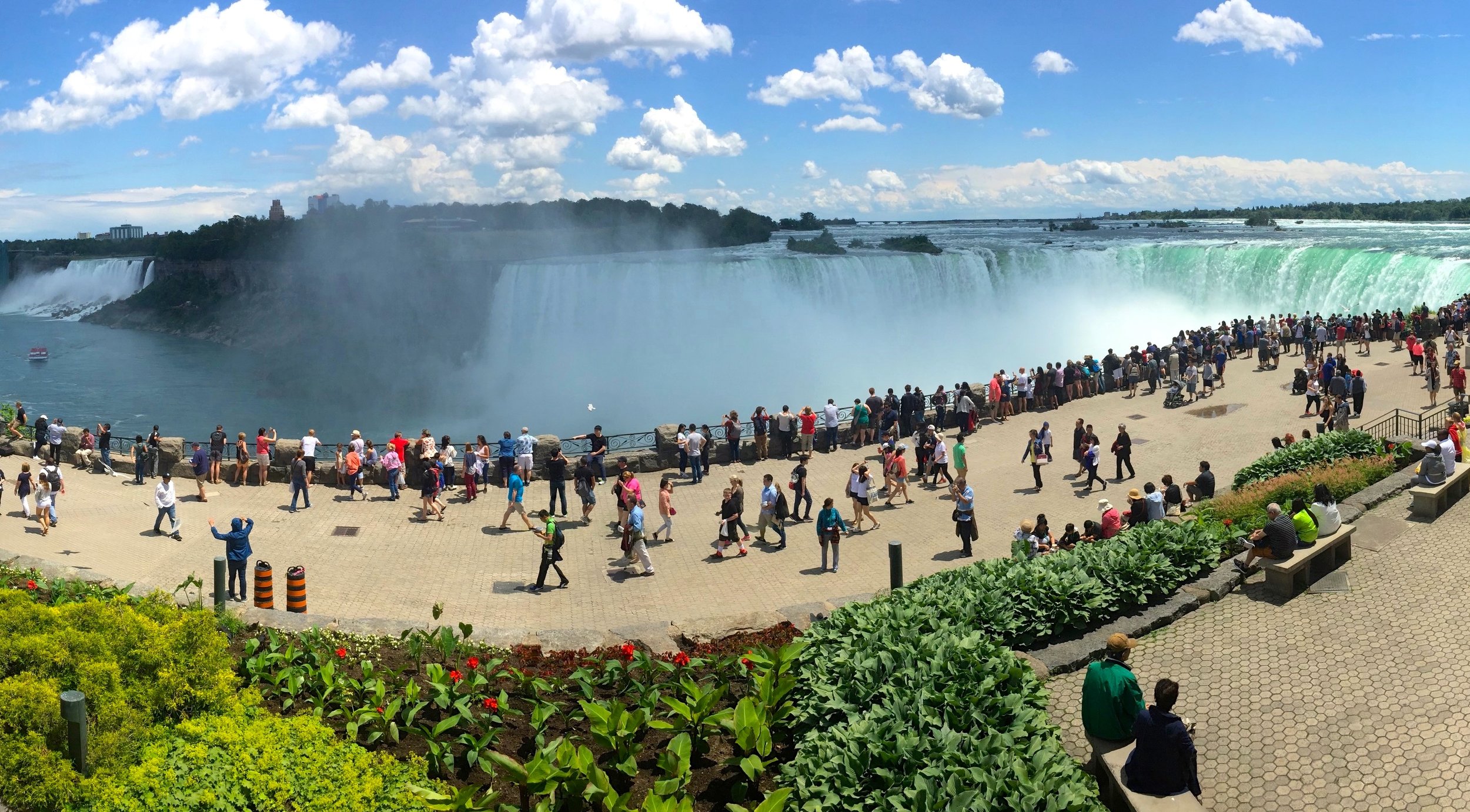 The USA vs Canada Experience at Niagara Falls
