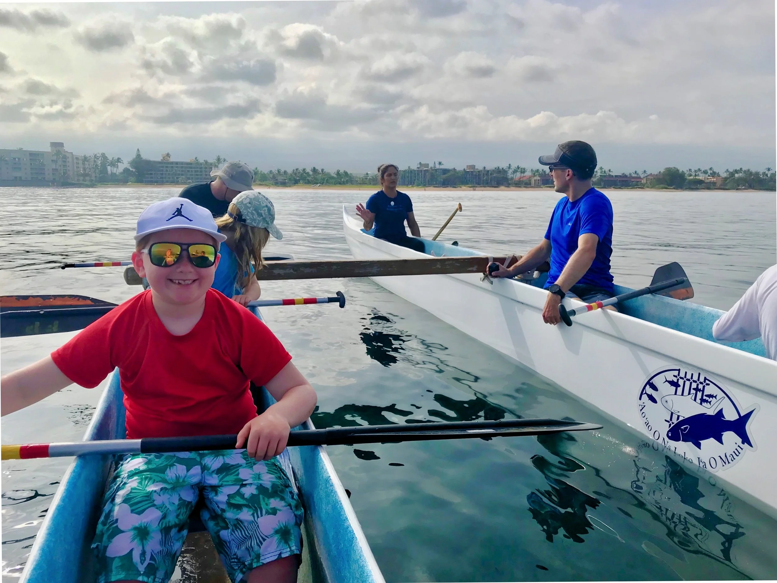 1/Paddle an outrigger canoe