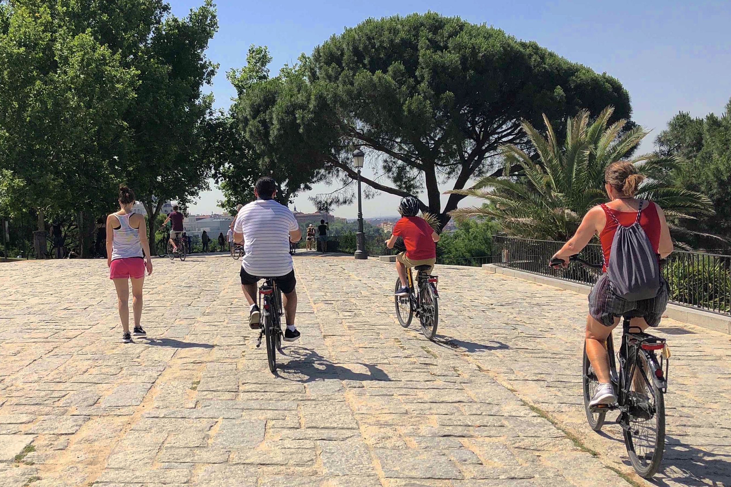 1/Start with a bike tour