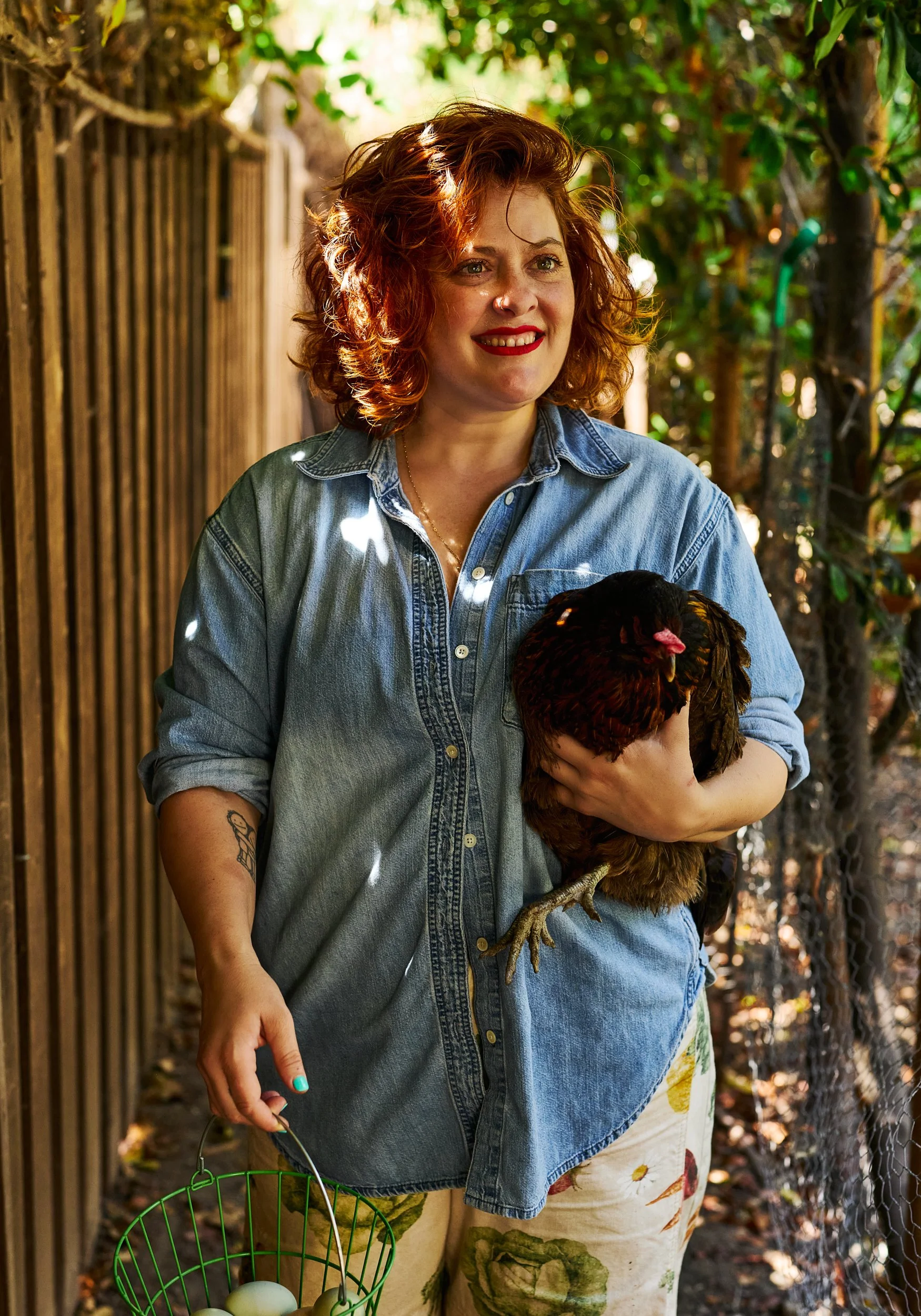 Rose Wilde with a Chicken / Jennifer Chong Lifestyle Photographer Los Angeles