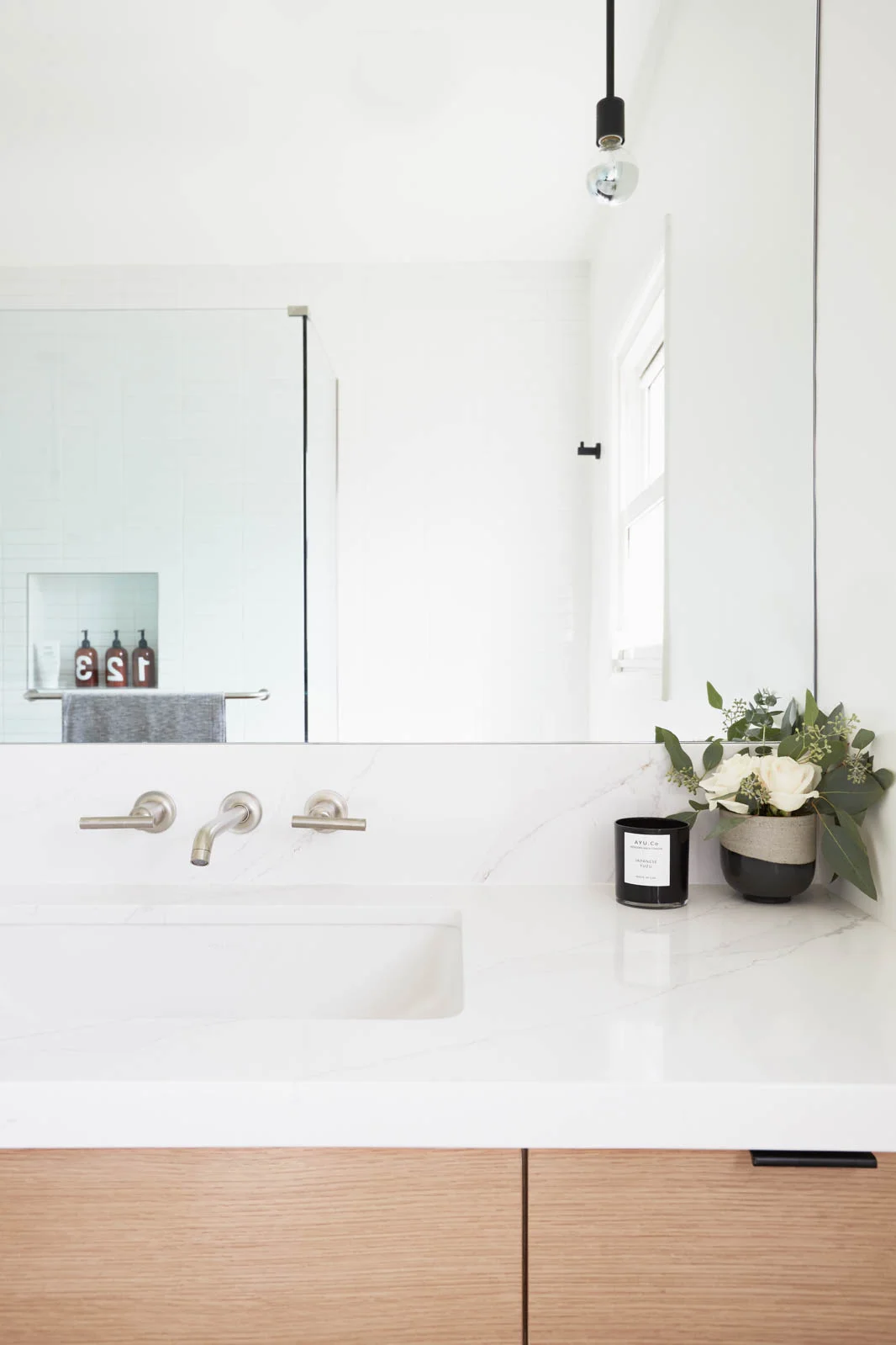 Modern Bathroom / Jennifer Chong