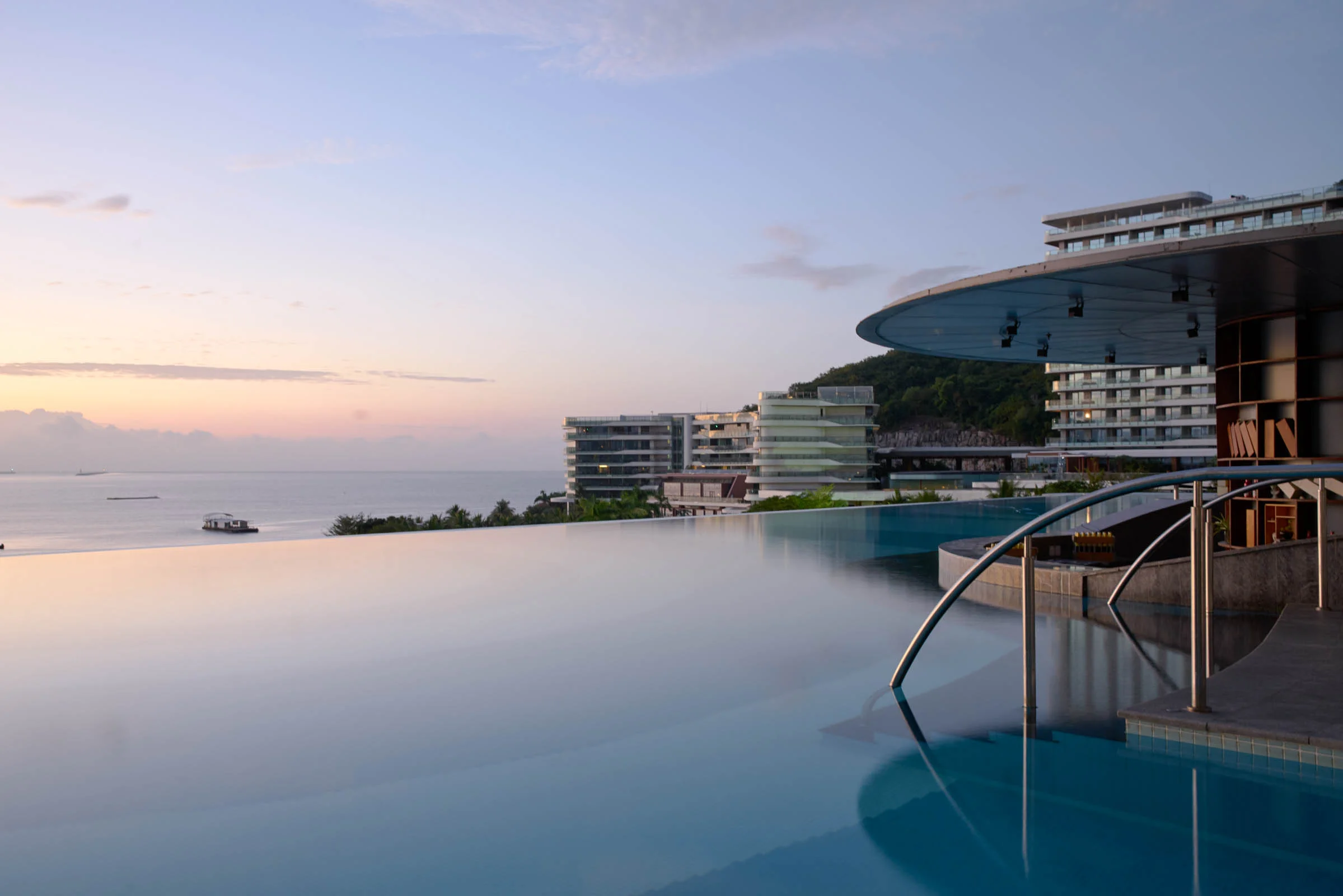 Shanhaitian Resort Pool / Jennifer Chong