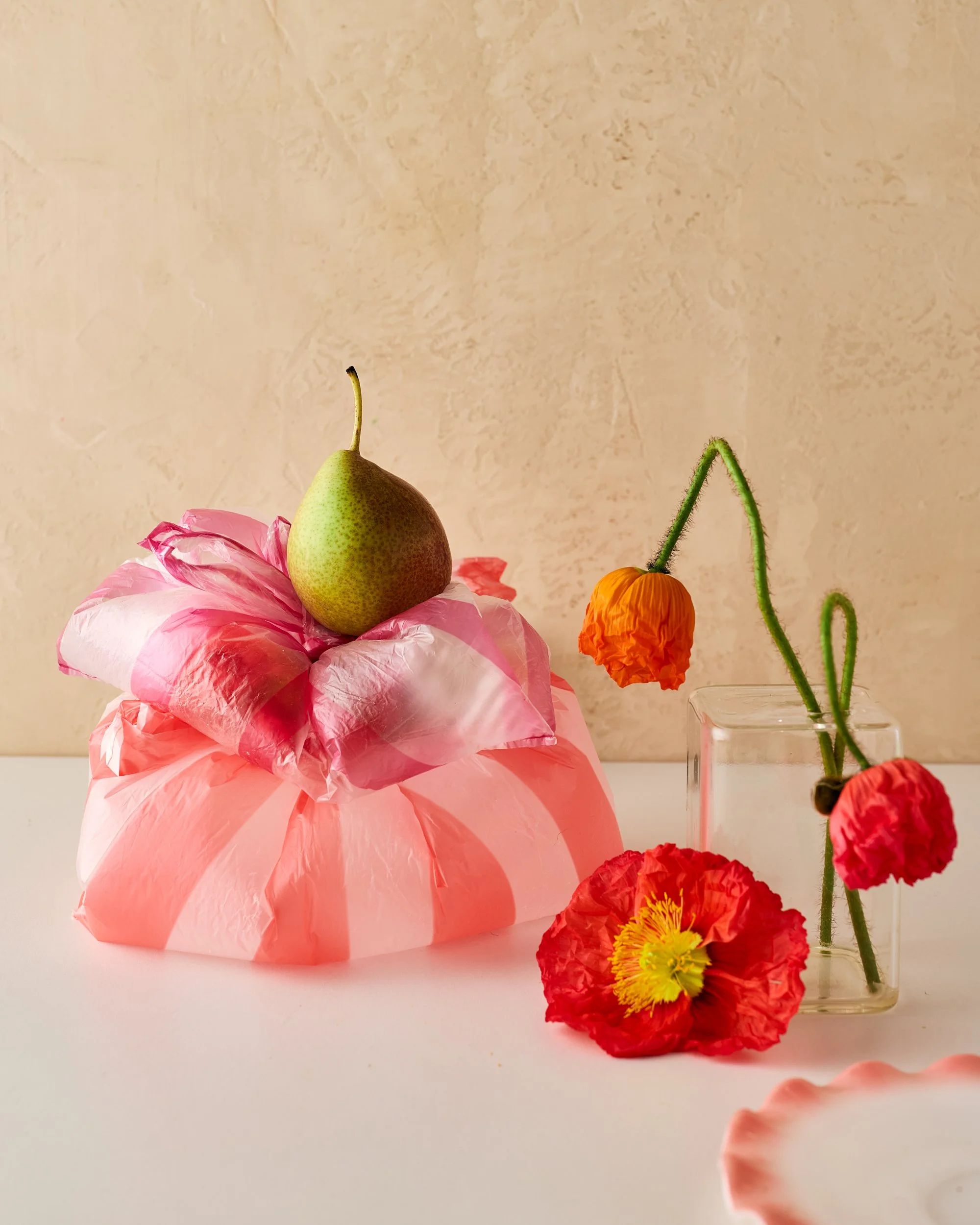 Poppy Still Life with Pear / Jennifer Chong 