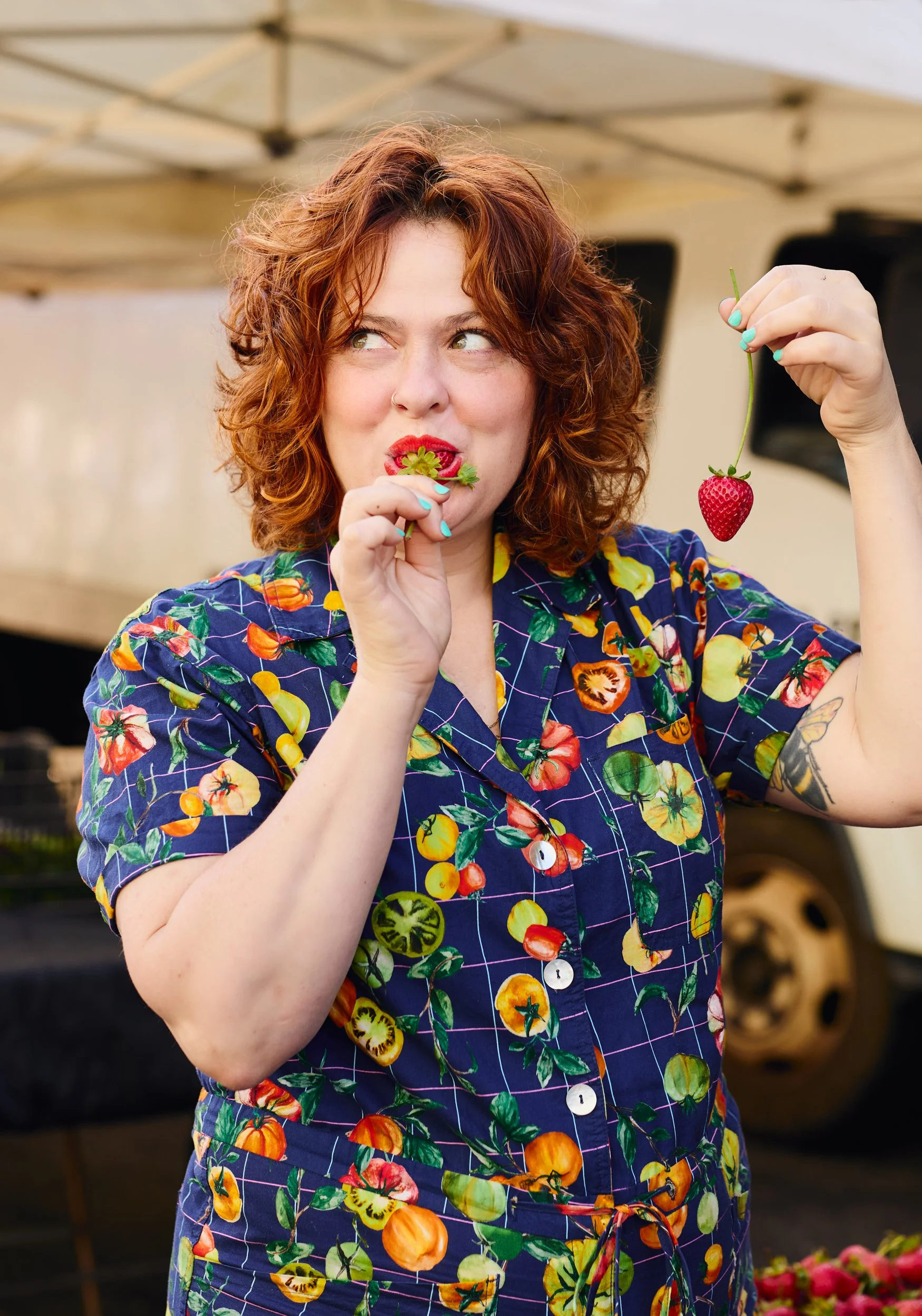 Rose Wilde eating Strawberries / Jennifer Chong Lifestyle Photographer Los Angeles