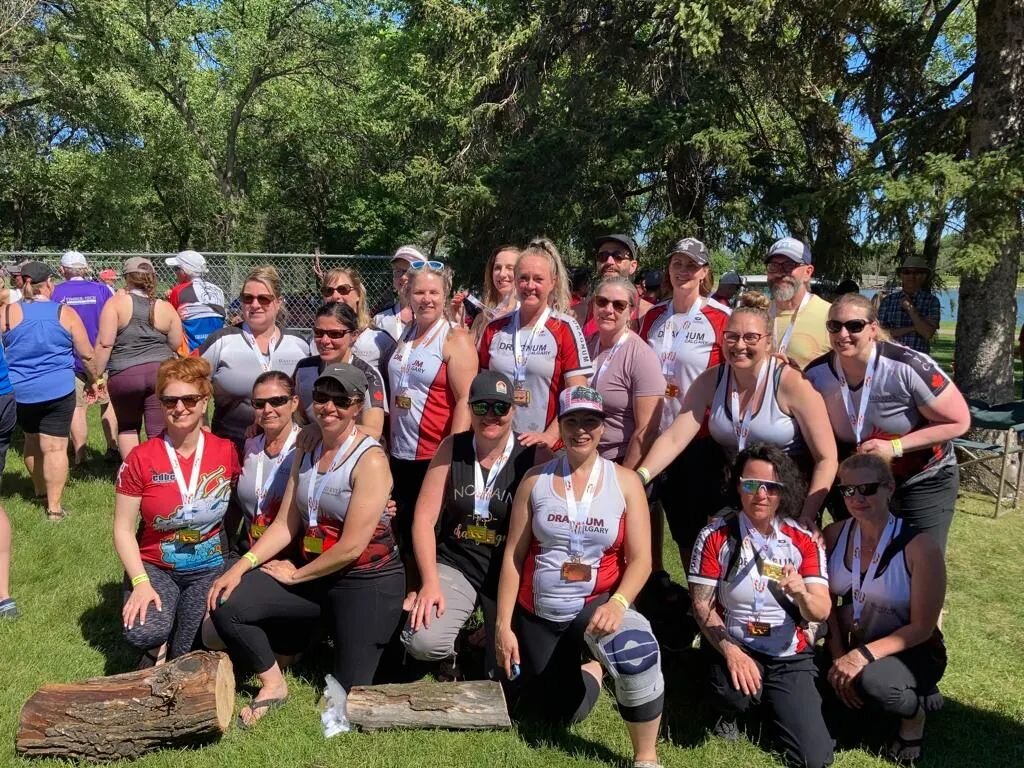 What a weekend, Gold hardware presentation for Women's Div A champions!🥇 This is what our community is all about, collaboration. Special thanks for all the ladies and gents from Red Eyes, @dragnum_dragonboat and @chartreusedesigns of @cdbccrewyahoo 