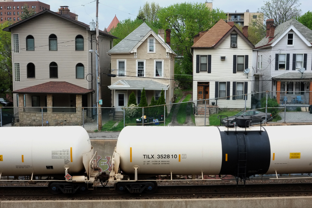    
  
 
  
    Oil cars running through the Shadyside neighborhood of Pittsburgh. Each car carries carries approximatley 30,000 gallons of volatile fuel. © Brian Cohen, 2015.    
  
 Normal 
 0 
 
 
 
 
 false 
 false 
 false 
 
 EN-US 
 X-NONE 
 X-