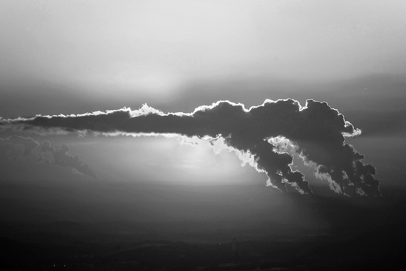  Smoke rises from a coal-fired power plant in Beaver County.&nbsp; © Scott Goldsmith/TDW 2014 