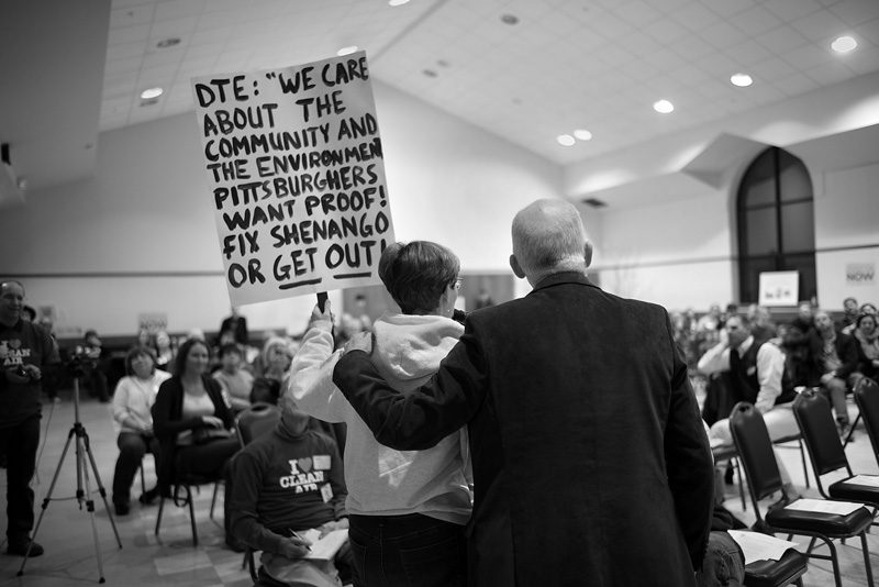  A protester holds aloft a sign at a community meeting addressing air pollution in Avalon.&nbsp; Avalon sits six miles northwest of Pittsburgh in the shadow of the Shenango, inc. coke plant on Neville Island.&nbsp; © Scott Goldsmith/TDW 2014 