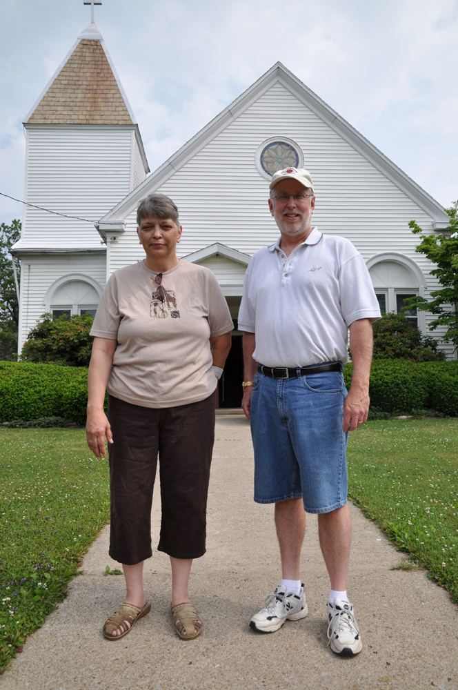  Janet McIntyre with Pastor W. Lee Dreyer at the White Oak Springs Presbyterian Church in Evans City.&nbsp; The church is the focus of the water drive for families whose water is no longer usable.&nbsp; © Brian Cohen/MSDP 2012 