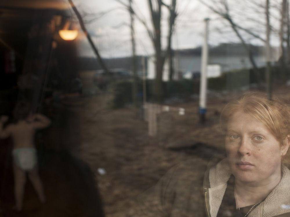  Tamara Horn seen with her son in their trailer. Dimock, Susquehanna County, 2012.&nbsp; ©  &nbsp;Nina Berman/MSDP 2012  