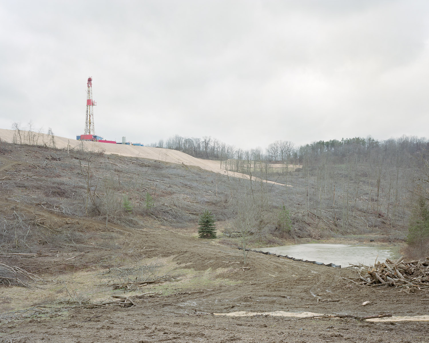  View of a Consol Energy gas-drilling rig along Archer Road in Morris Township, PA on 01/24/2012.&nbsp; © Noah Addis/MSDP 2012 