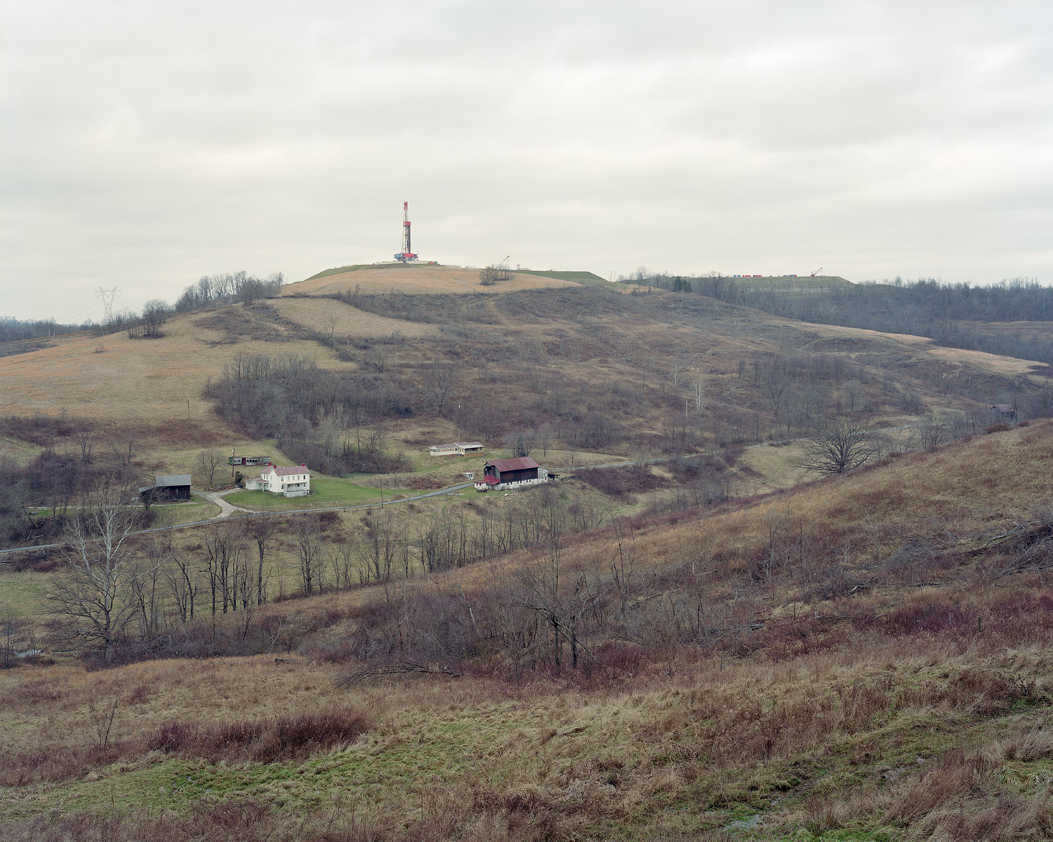  View of a natural-gas drilling rig along Devil’s Half Acre Road in East Finley, PA on 01/24/2012.&nbsp; © Noah Addis/MSDP 2012 