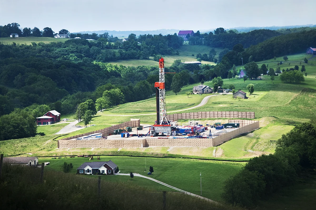 A gas-drilling rig in Hopewell Township area of Washington County, PA. Nearby residents complained of extreme noise, seismic activity, and dust from truck traffic along with polluted air and water. © Scott Goldsmith/MSDP 2012