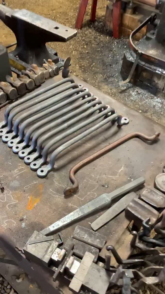 Making bunker handles for a Case steam traction engine!
www.ethanharty.com
#Blacksmith #Blacksmithing #Tools #steamengine #Forge #Forging #KnifeMaking #BlacksmithingTools #BlacksmithTools #HandForged