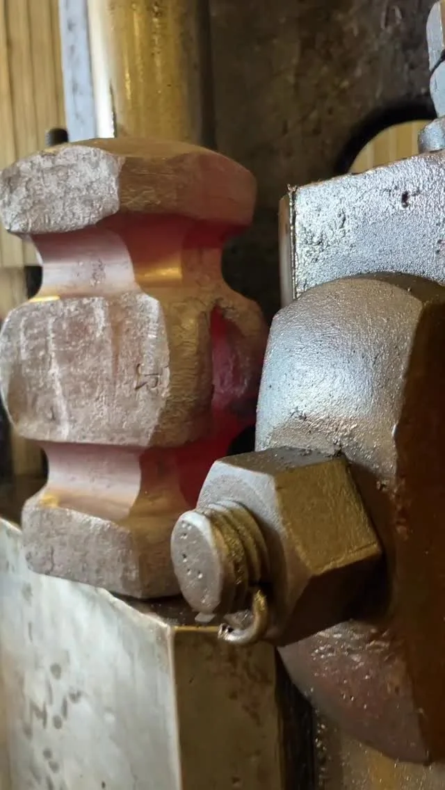 Forging a 16 pound sledgehammer without a manservant anywhere in sight!
This is the 3rd 16 pounder I’ve done for a customer.
www.ethanharty.com 
#Blacksmith #Blacksmithing #Tools #steamhammer #Forge #Forging #KnifeMaking #BlacksmithingTools #Bl