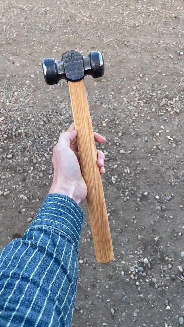 This 2.5 pound rounding hammer is in stock and available to ship out right away! I played around with the proportions a little bit while I was forging it and I think it looks nice, it’s a little bit different than the look of the 2 1/2 pound ha