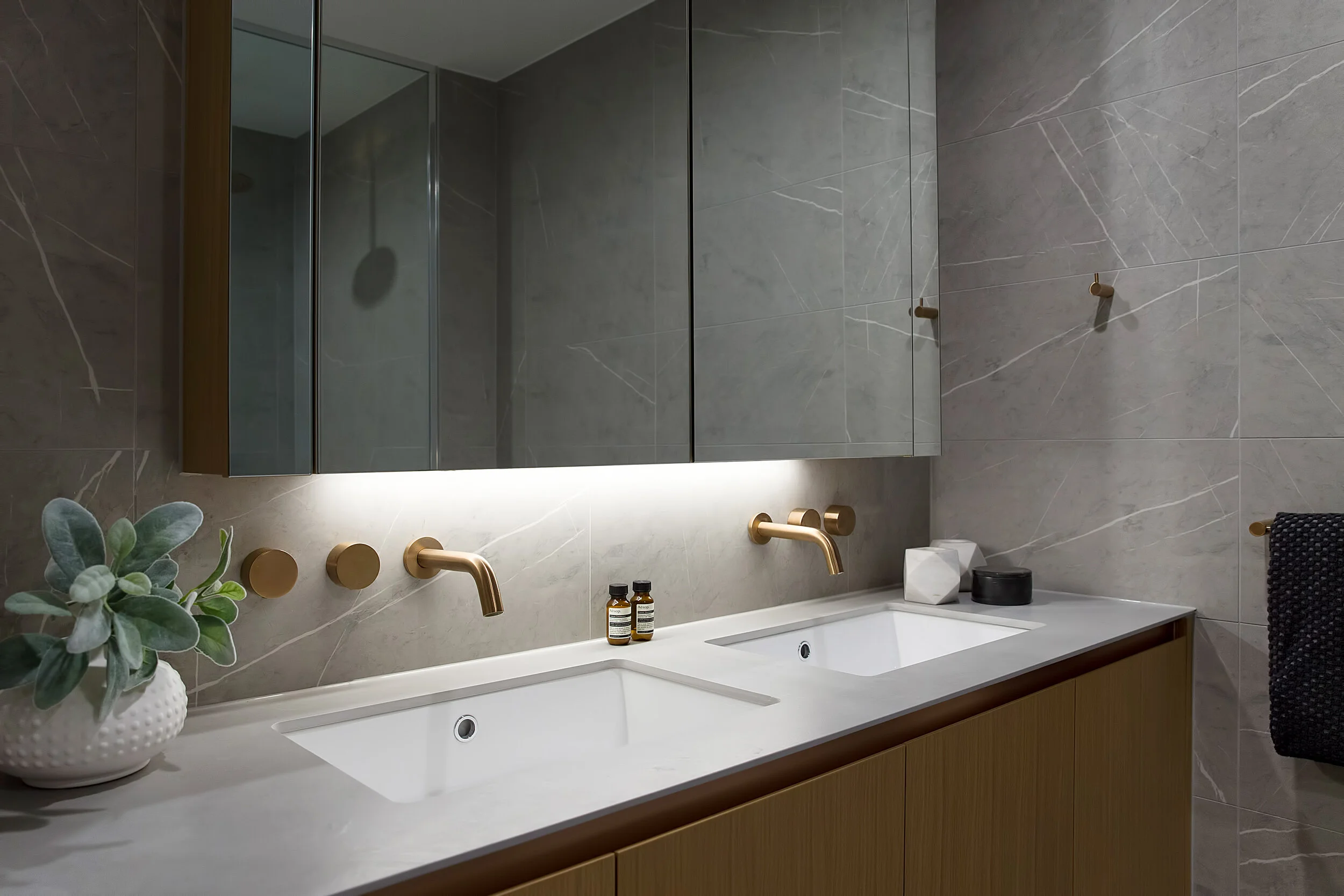 POINTCORP - MAGNUS hi-res -5363.jpg