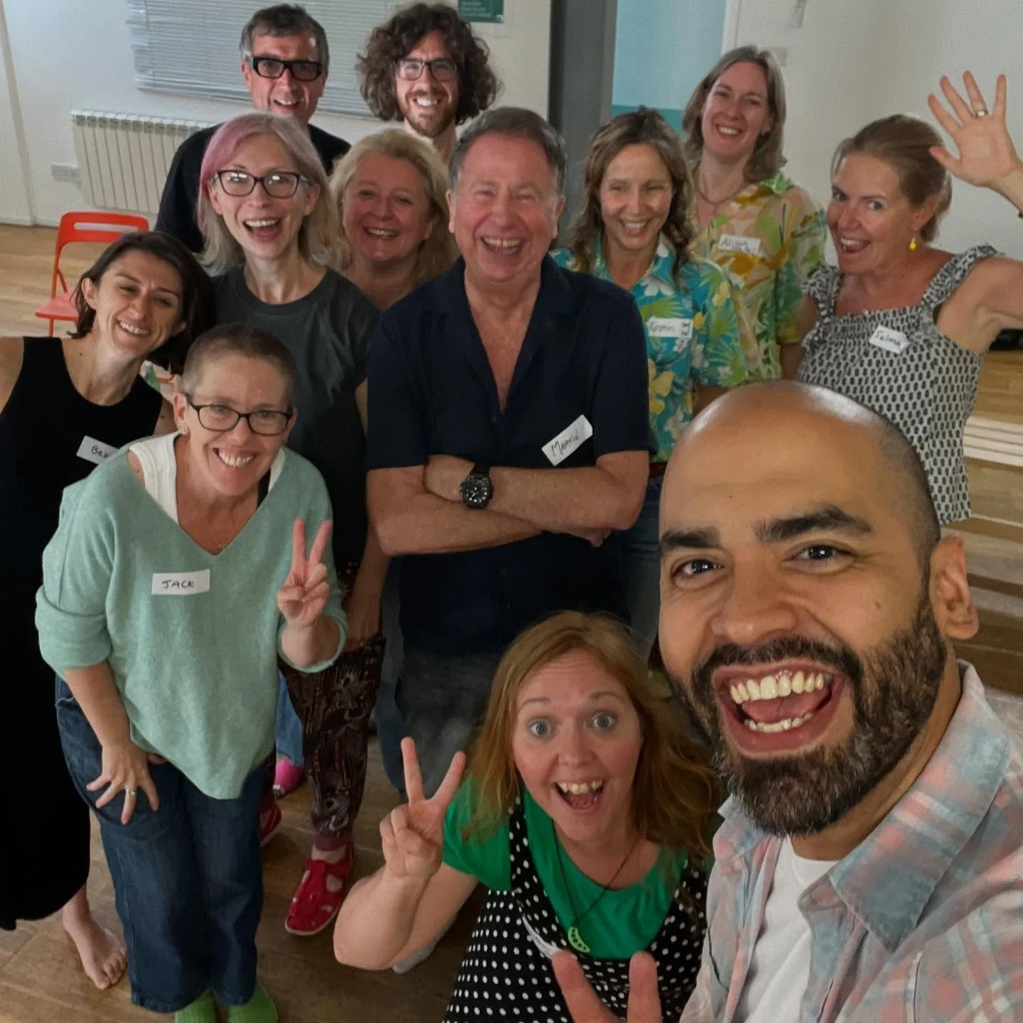 Getting familiar in Brighton 🏴󠁧󠁢󠁥󠁮󠁧󠁿🐬🇬🇧 
Was so fun getting to share my workshop with @andalsoimprov What a wonderful community ❤️Thanks for being so open to fun, all the hospitality, and for all the lovely conversation and connection. Unti