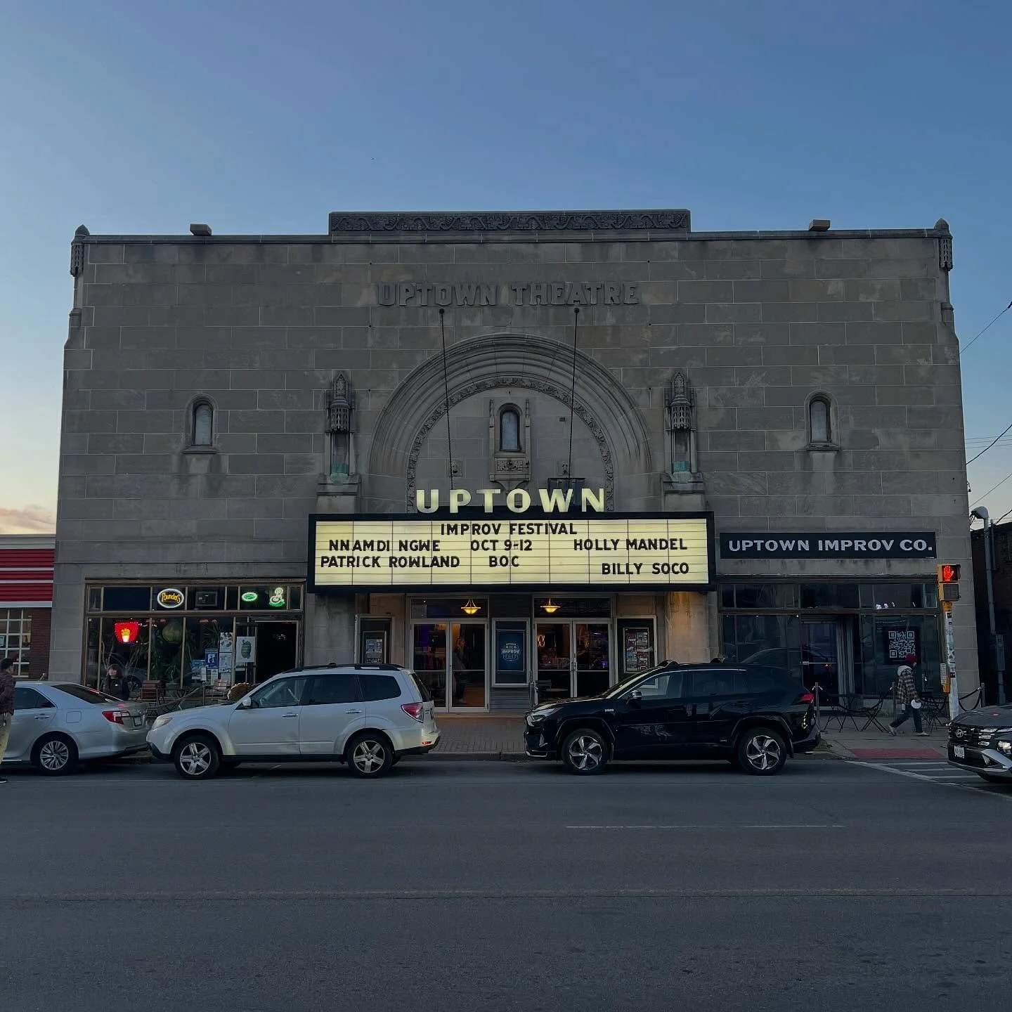 #latergram Had an awesome time last month at the @uptownimprovfestival 🙌🏽 @hithereitshollymandel and I got to play onstage together, at one point as 🧙🏽🧹🧙🏽&zwj;♀️🧹 got to teach my infinite exploration workshop with super fun and playful improv