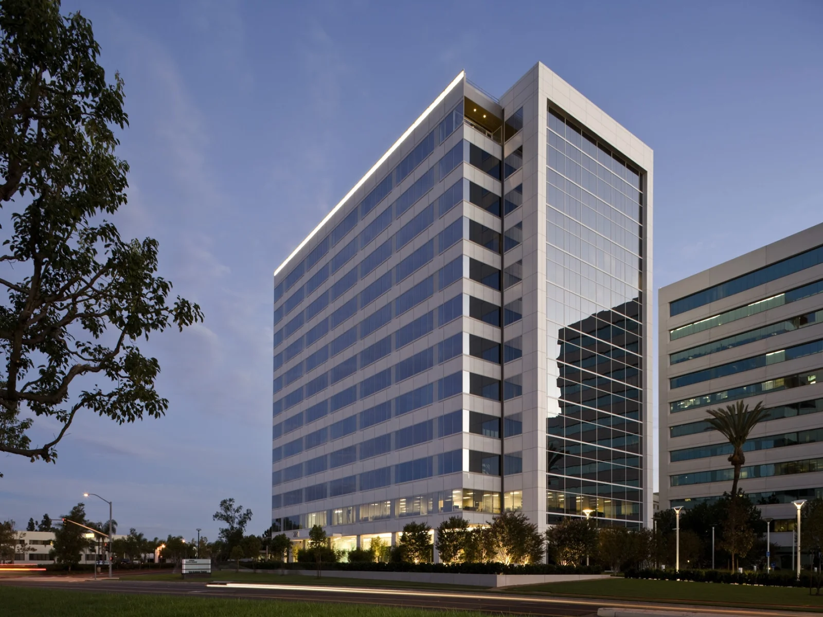 1600x1200-hines-and-partner-sell-premier-office-building-in-california-for.jpg