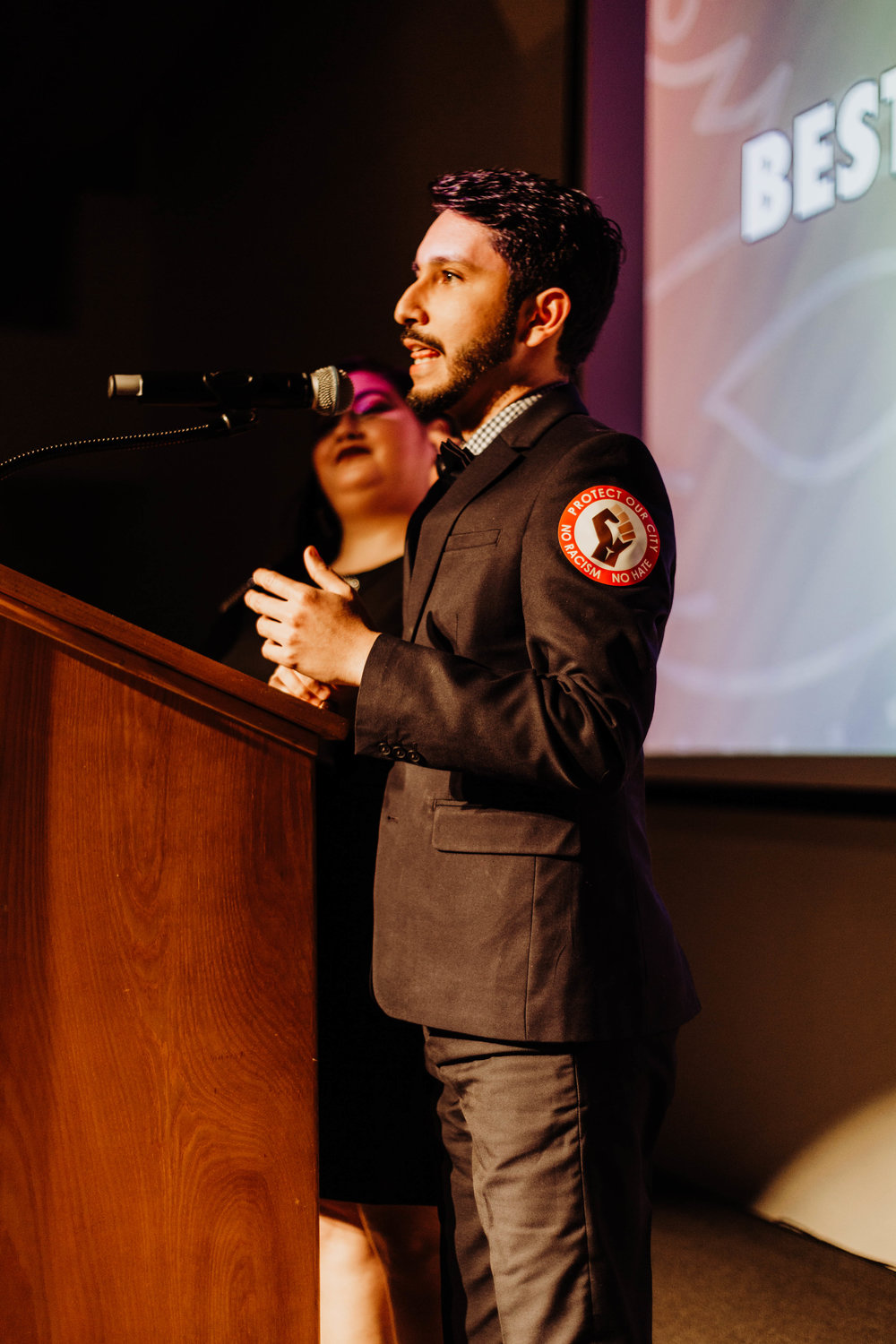  Samuel Escalante presenting awards. 