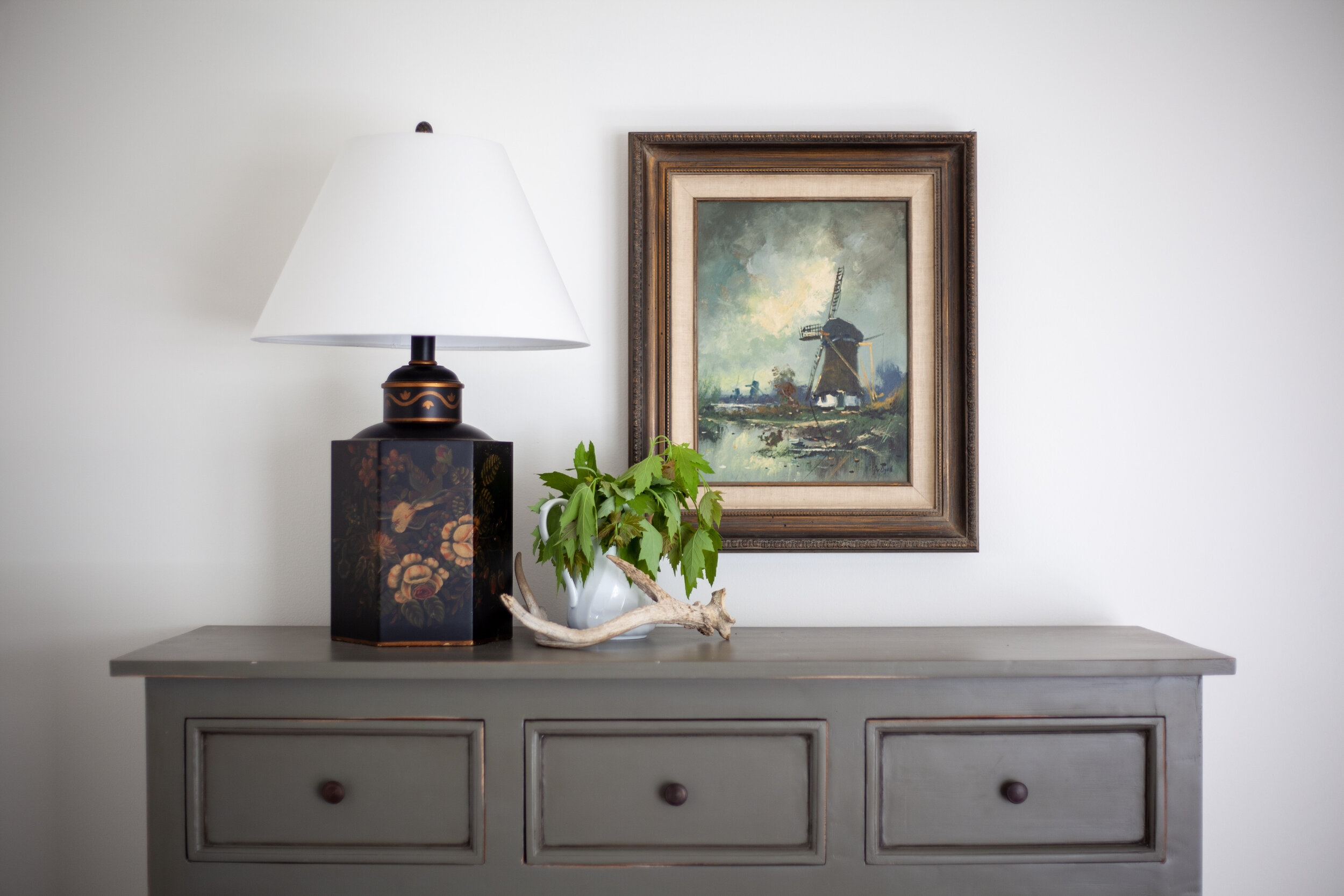 Jeremy - I am loving this vintage lamp! It’s perfect in our little vignette on top of our dresser.