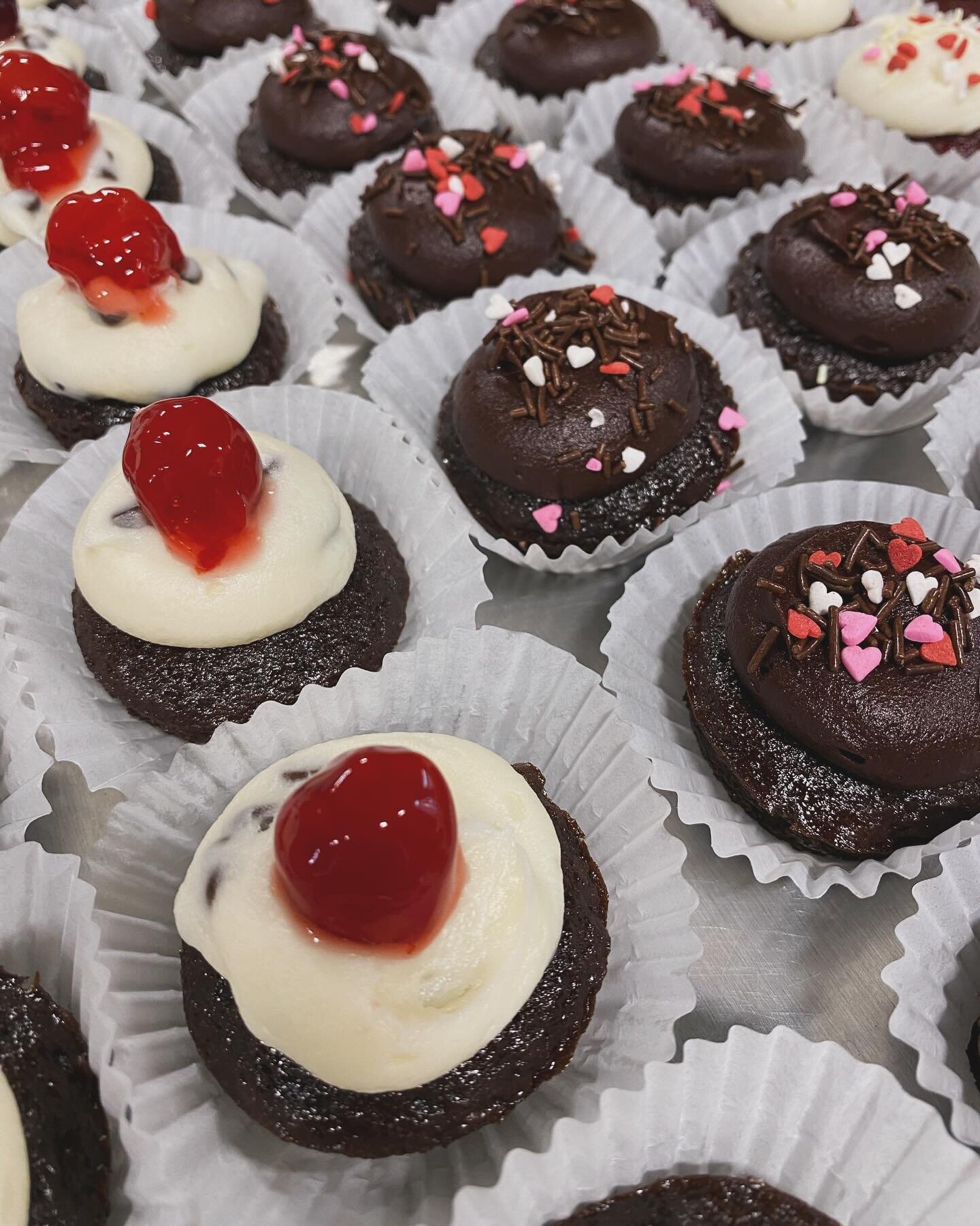 We&rsquo;re ready for the Chocolate Festival in #BelmontShore today! Chocolate tasting up and down 2nd Street starts at 1pm until everyone sells out. We&rsquo;re serving Frosted Bites of our Chocolate Cherry Chip with Vanilla Chocolate Chip Buttercre