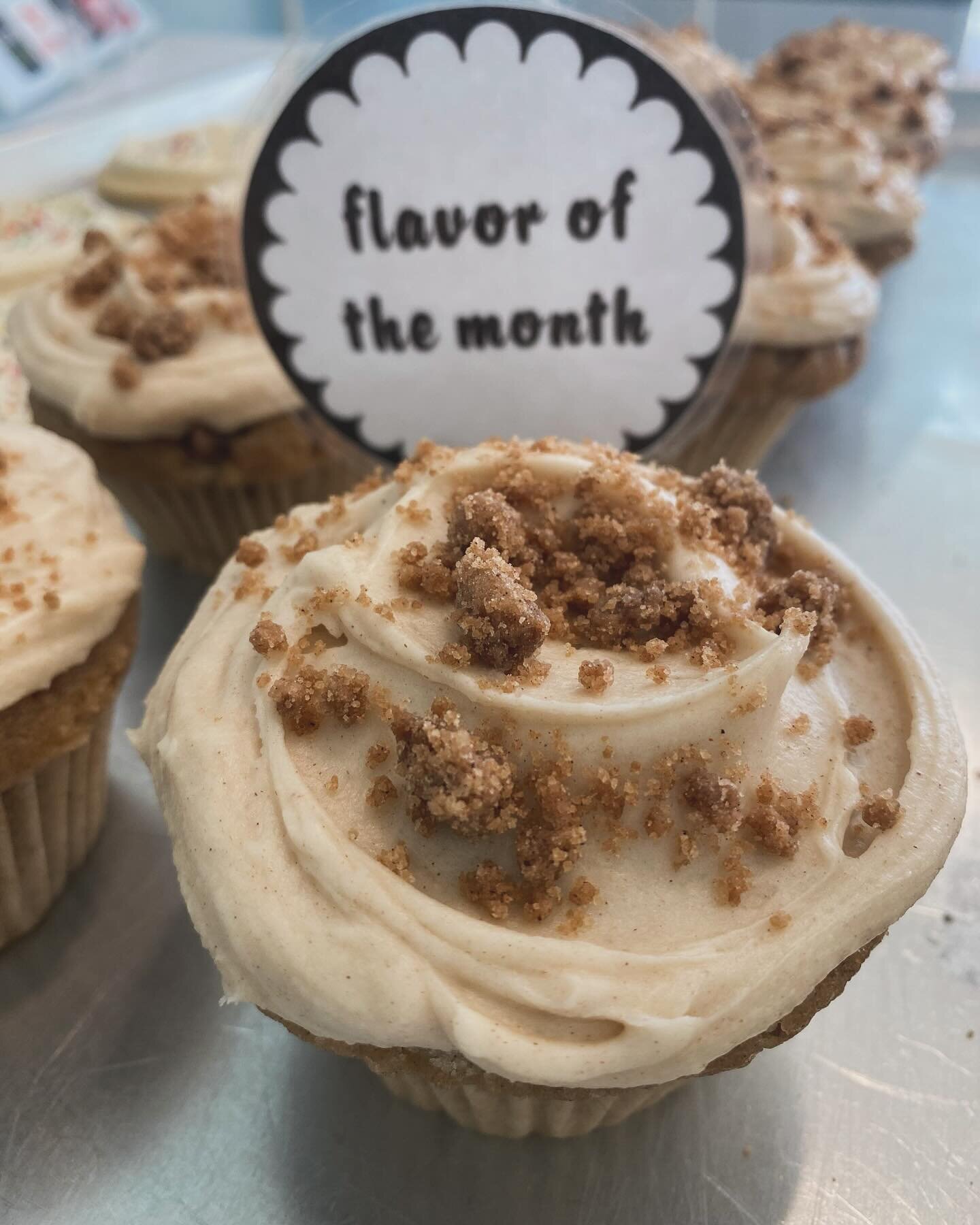 Happy New Year to our Frosted Fans! It&rsquo;s time to introduce the flavors available throughout January.😊 Starting off with our FOM, Cinnamon Streusel with a Cinnamon Buttercream, our seasonal flavor is Banana Chocolate (available through February