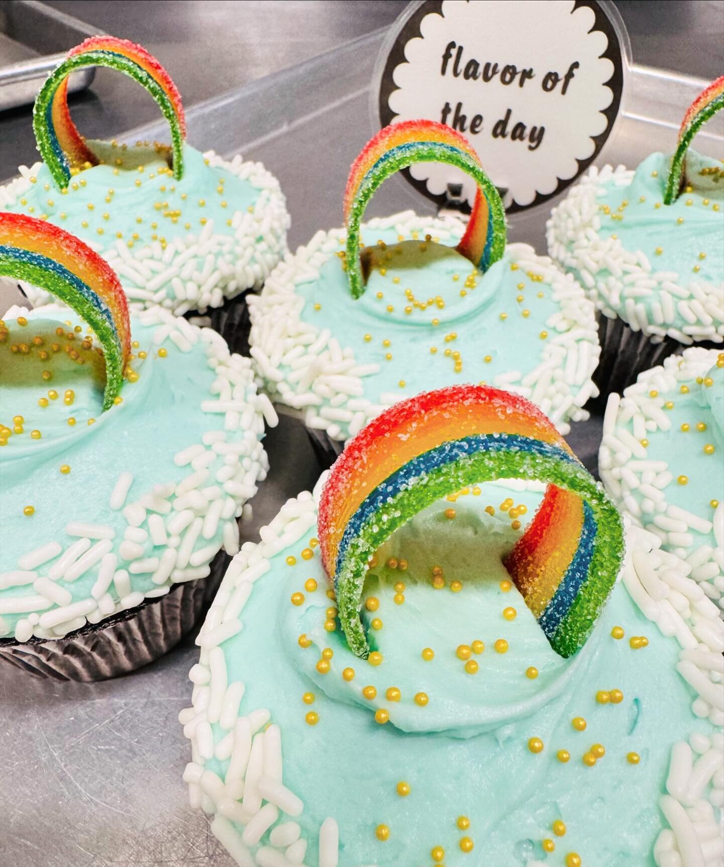 We have some fun additions to our case this weekend! Our Flavor of the Week is back, Chocolate Guinness with Irish Cream Buttercream and our Flavor of the Day is a special pot of gold, leprechaun inspired Chocolate / Vanilla Buttercream. It would be 