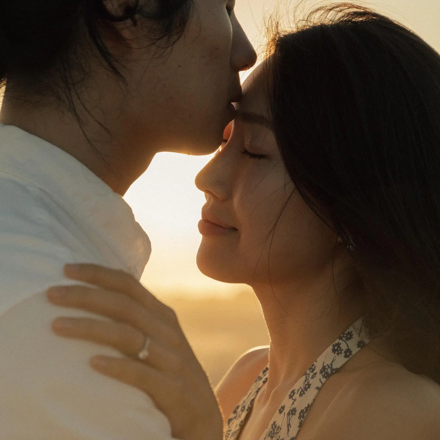 Nothing more magical than a sunset beach proposal 
.
#couplesphotography #couplesphotoshoot #couplesphotographer #storytellingphotography #cinematicphotography #nycengagementphotographer #nycproposal #nycengagement #beachphotoshoot