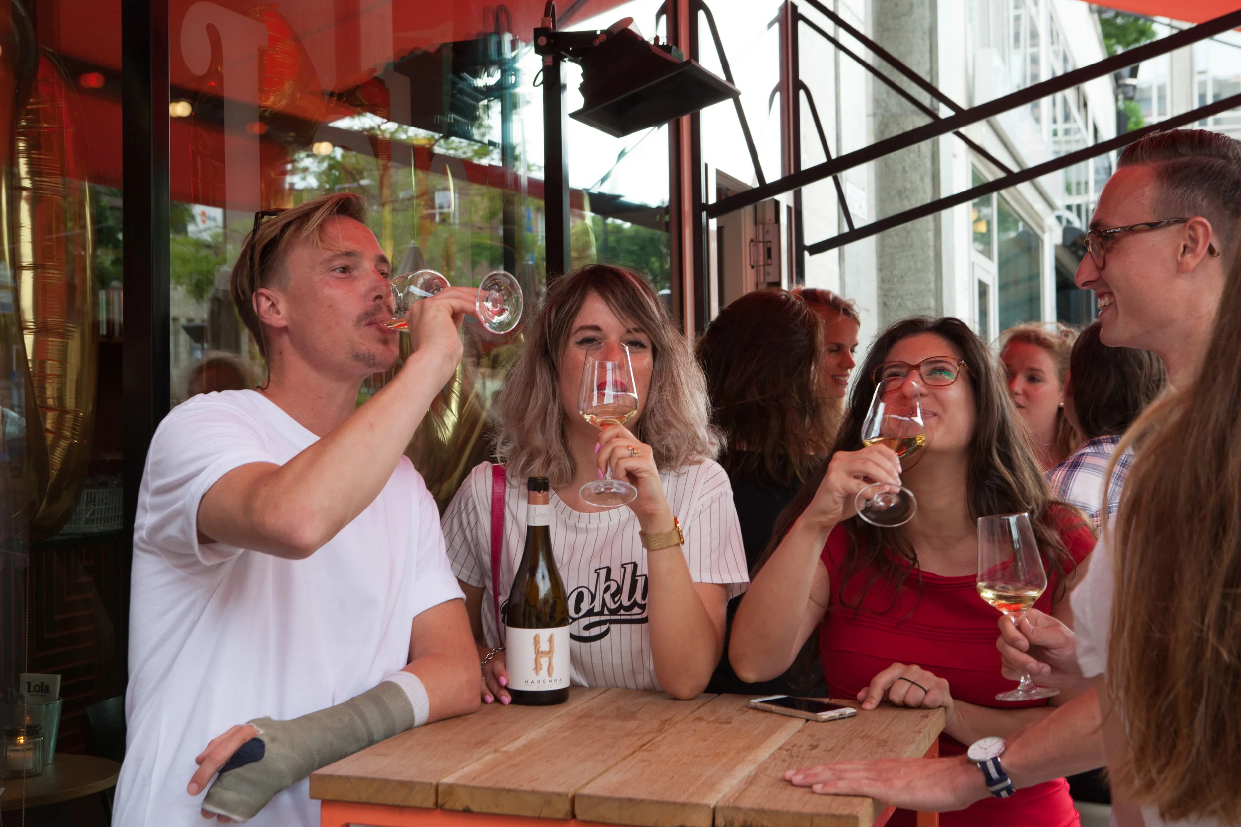 Drinking rueda at the terrace of lola rotterdam. Photo: totpr.nl