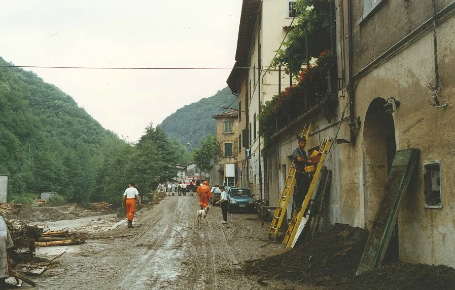 Pontestazzemese, sui luoghi dell’alluvione, 21 giugno 1996
