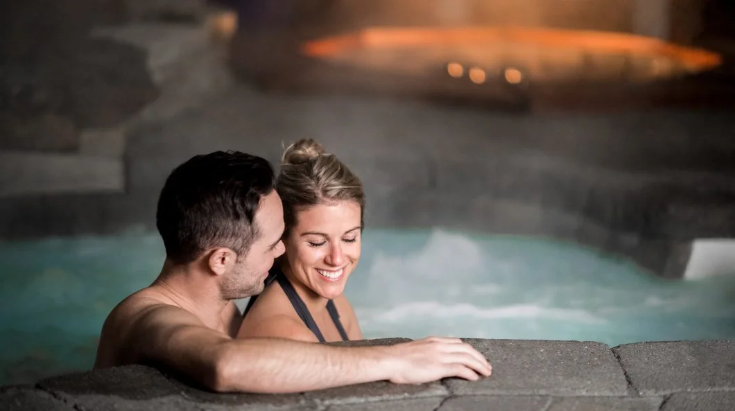 estrimont_couple_spa_soir-1060x593.jpg