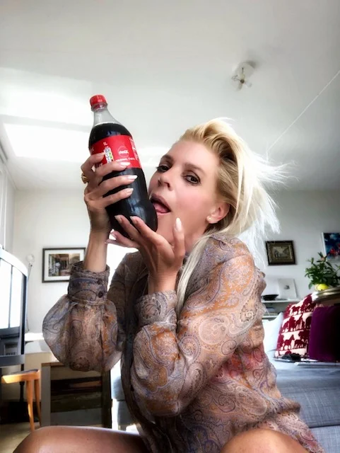 Facetune_19-05-2019-09-22-27.jpg