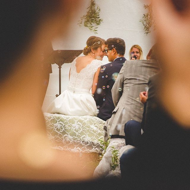 Es sind die kleinen Momente, die jede Hochzeit auf ihre eigene Weise zu etwas ganz besonderem machen :) #weddingphotography #hochzeitsfotografie #hochzeitsfotograf #hochzeitsfotografaugsburg #fotograf #hochzeit #wedding #bride #bridetobe #groom #augs