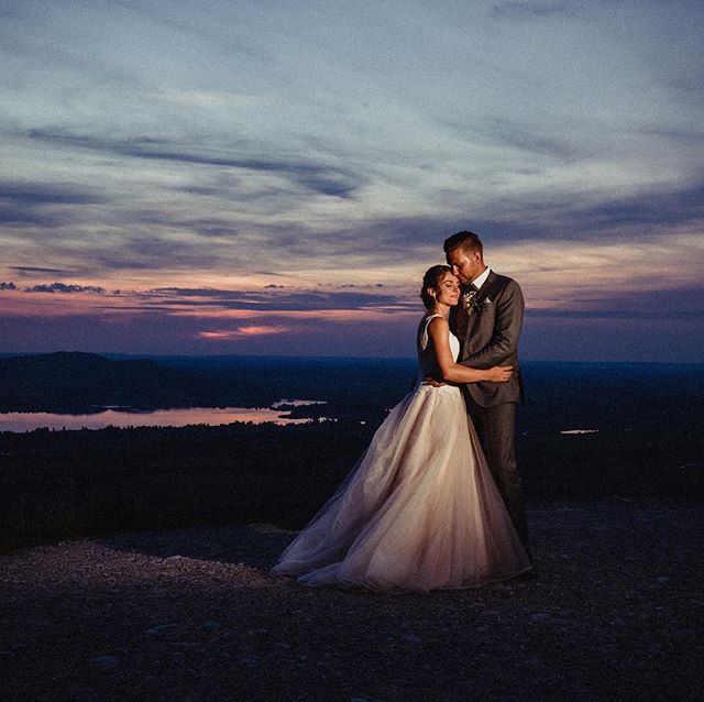 Jenny + Benni 👰🎩 es war ein unglaublich tolle Hochzeit mit den beiden! Eins meiner Highlights war das tolle Eheversprechen, das die beiden sich im wundersch&ouml;nen Standesamt in Bobingen gegeben haben. Im Anschluss ging&rsquo;s dann zuerst zu den