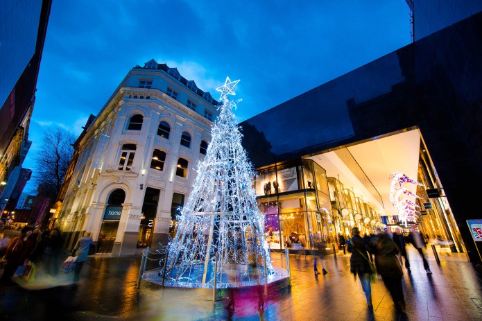 Christmas-tree-in-Peters-Lane-at-Liverpool-ONE-695x463[1].jpg