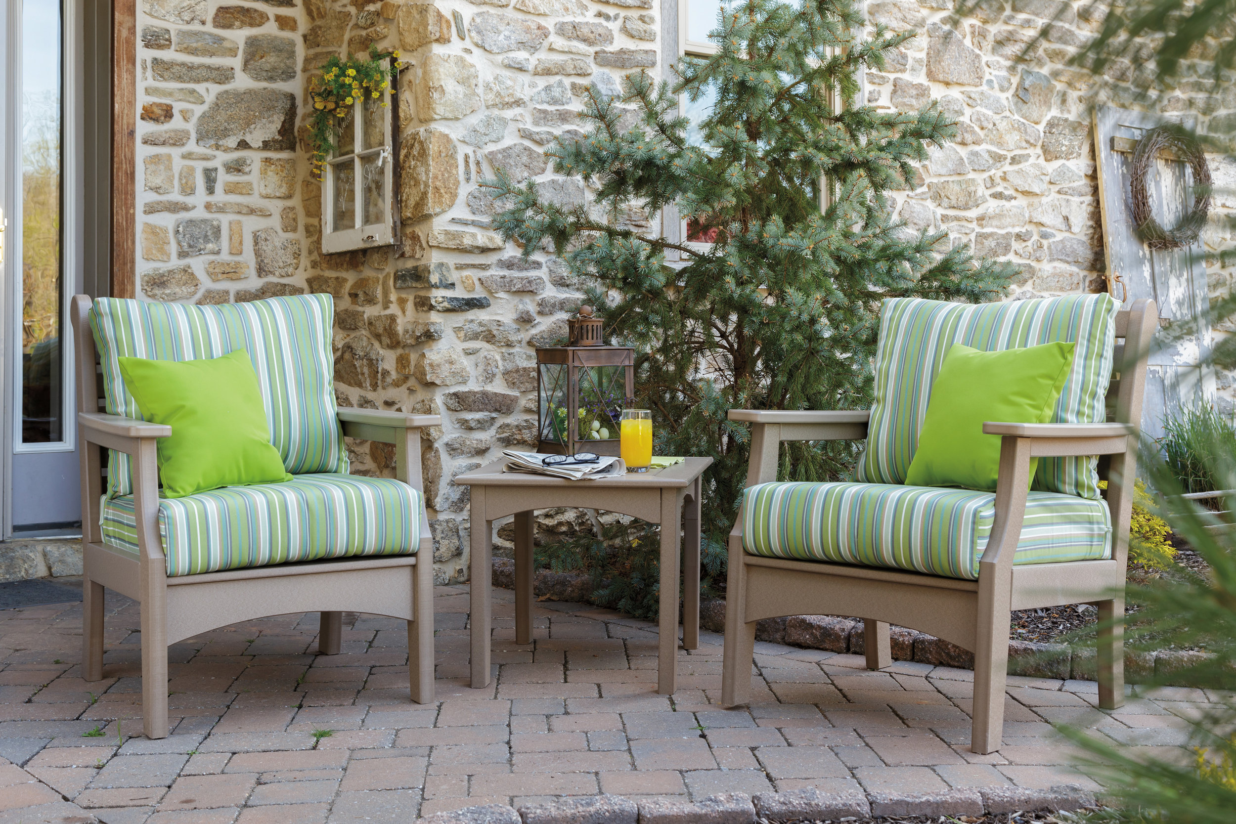 Duralux Club Chair (#DLC3128) with End Table (#DLET2225)